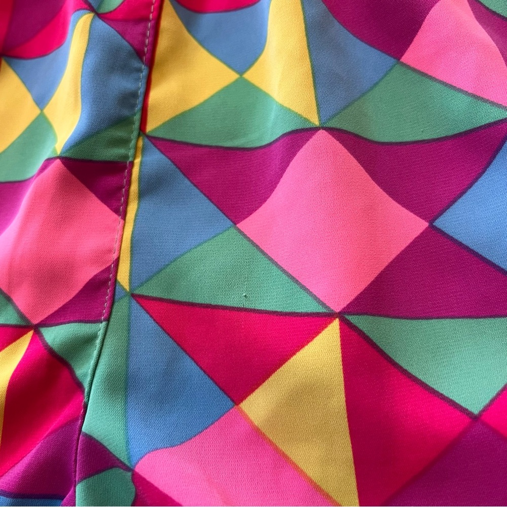 Colorful Geometric Patterned Shorts - Picture 7 of 8